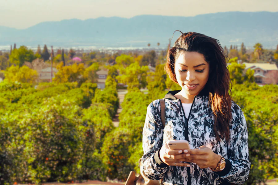 A lady reading her phone near Redlands CA