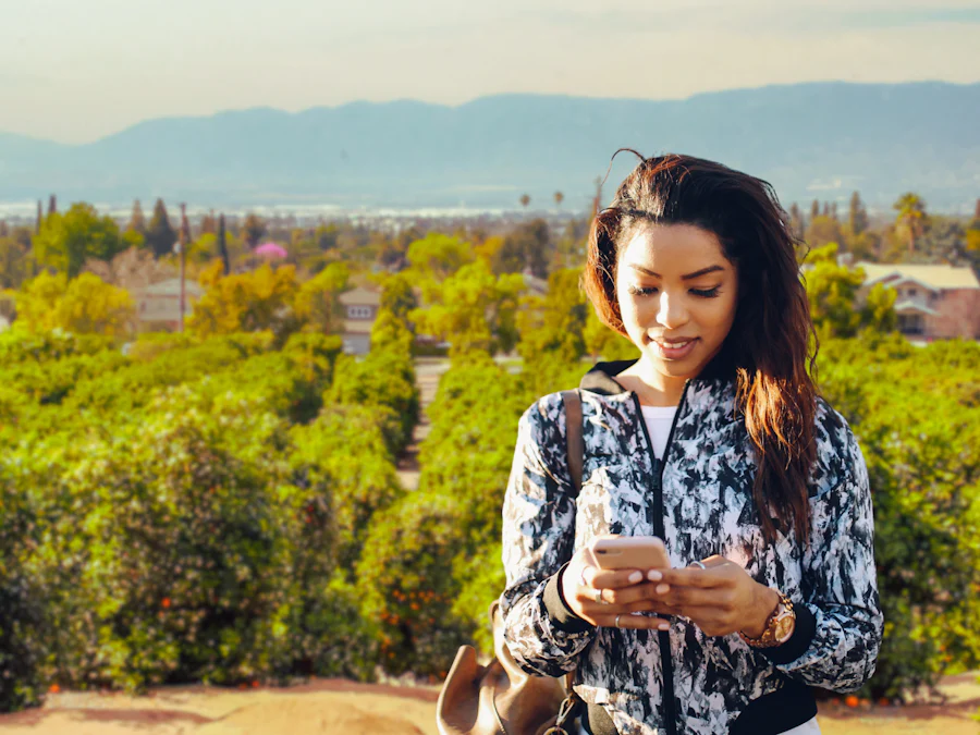 A lady reading her phone near Redlands CA